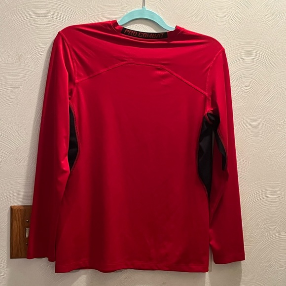 Youth  NIKE PRO COMBAT Dri-Fit, Fitted Long Sleeve Shirt. Size XL. - Picture 7 of 8